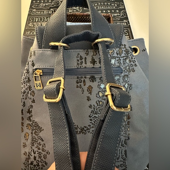 NWOT Karla Hanson RFID Travel Backpack - Picture 5 of 8